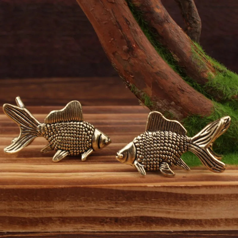 Cute Vintage Brass Goldfish Statue Ancient Lifelike Goldfish Figurines Elegant Exquisite Lucky Charm Animal Sculpture Halloween