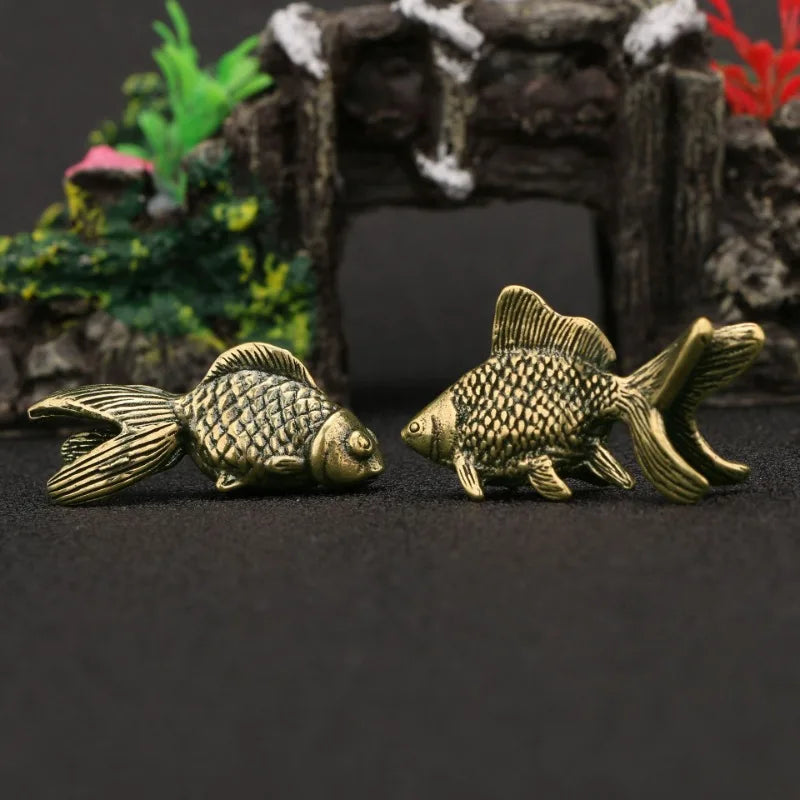 Cute Vintage Brass Goldfish Statue Ancient Lifelike Goldfish Figurines Elegant Exquisite Lucky Charm Animal Sculpture Halloween